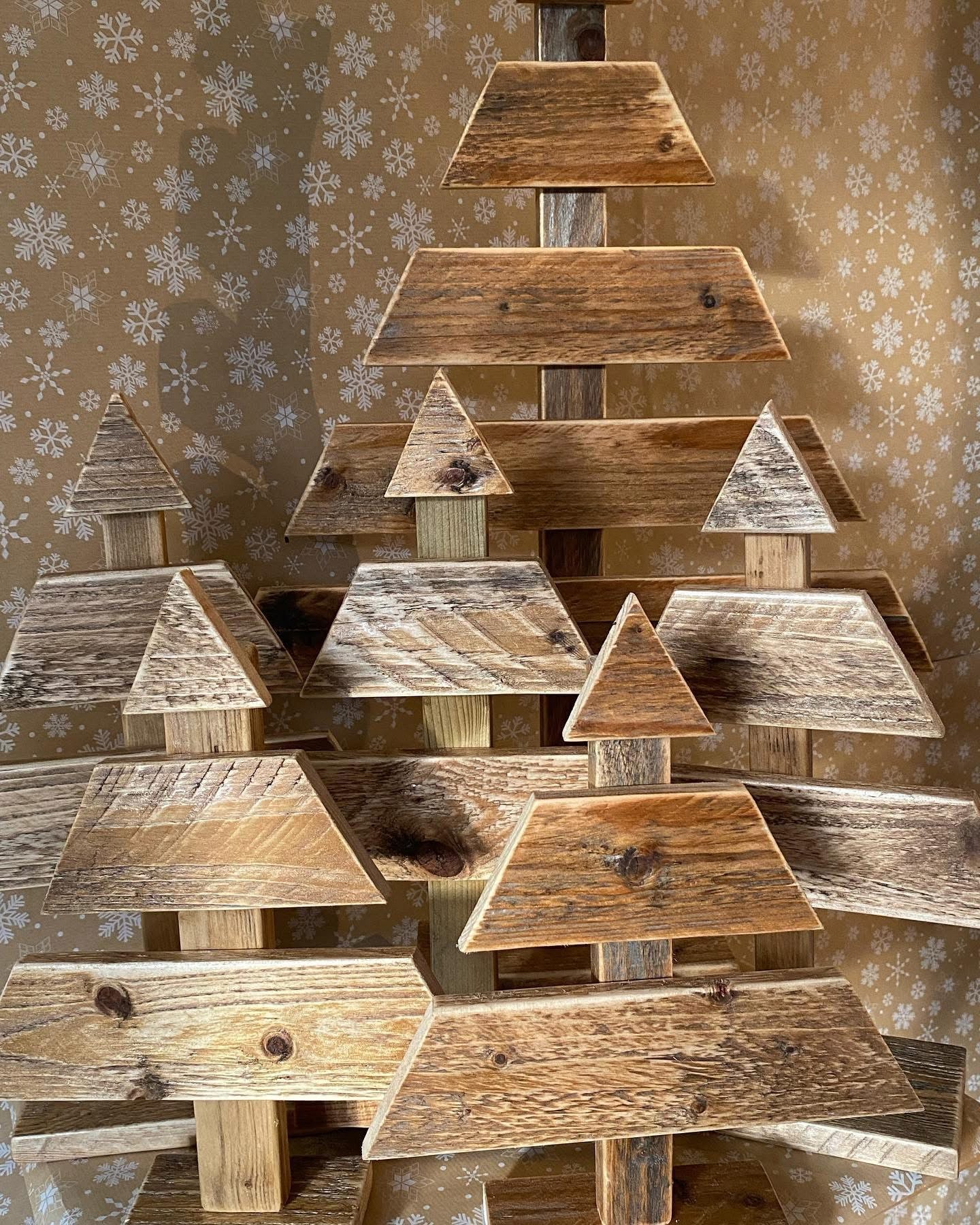 Rustic Minimalist Wooden Christmas Tree